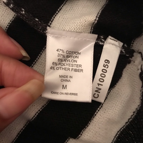 3/$30 Sale New York & Company Black&White Cardigan - Picture 6 of 6